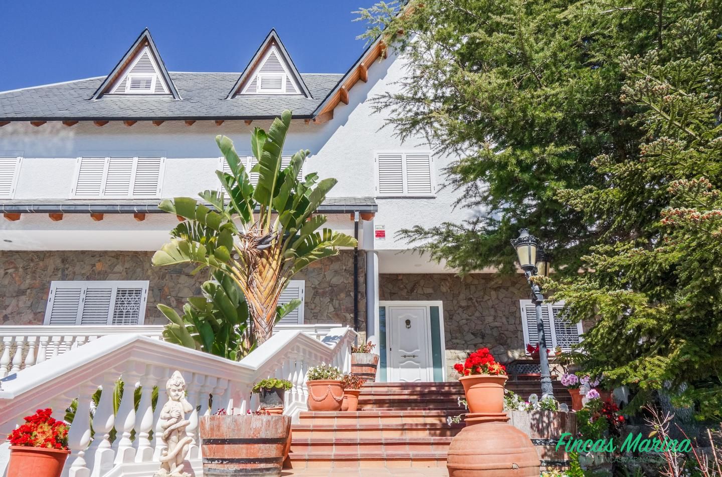 Vista exterior de Casa o xalet en venda en Gavà amb Calefacció, Jardí privat i Parquet
