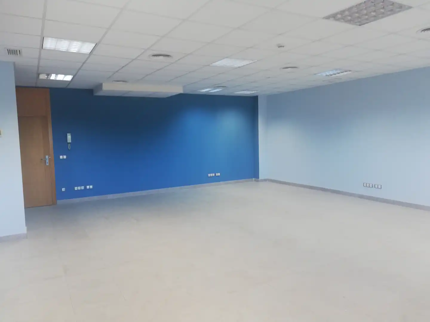 Büro mit Aufzug zur Miete in Avenida República Argentina