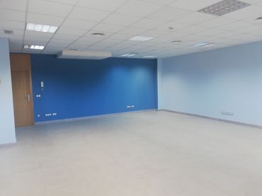 Office space with lift to rent in Avenida República Argentina