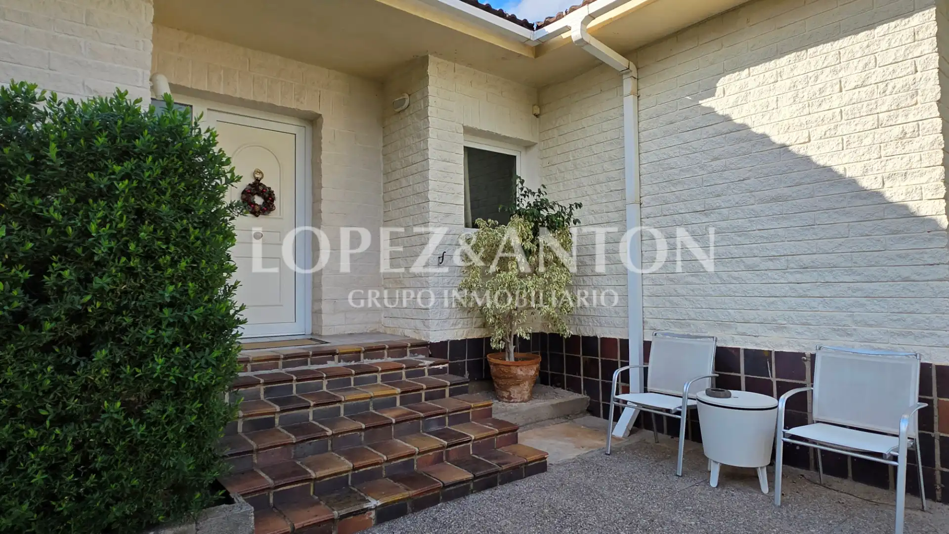 Exterior view of Houses for sale in L'Eliana  with Air Conditioner, Private garden and Terrace
