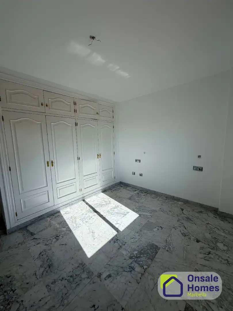 Habitación de Casa adosada en venta en Marbella con Aire acondicionado, Jardín privado y Terraza