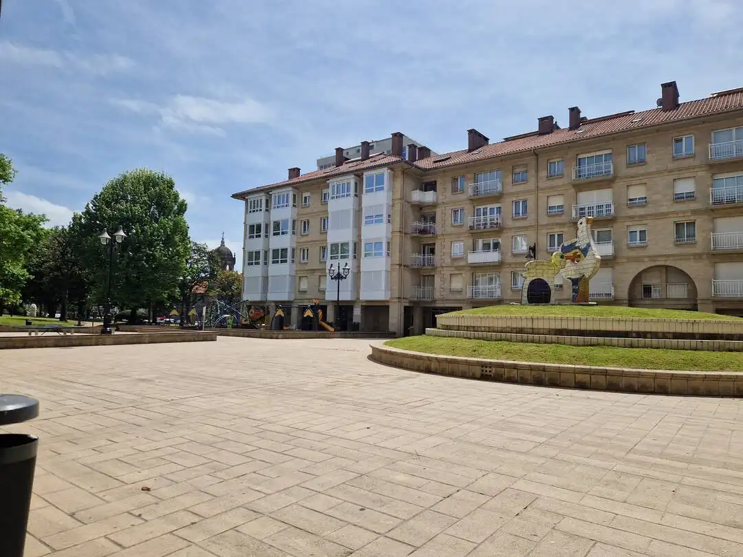 Außenansicht von Wohnung zur Miete in Zarautz mit Heizung, Ofen und Waschmaschine
