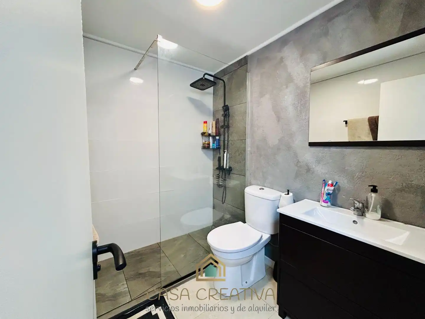 Badezimmer von Wohnung zum Verkauf in Gandia mit Privatgarten, Terrasse und Möbliert
