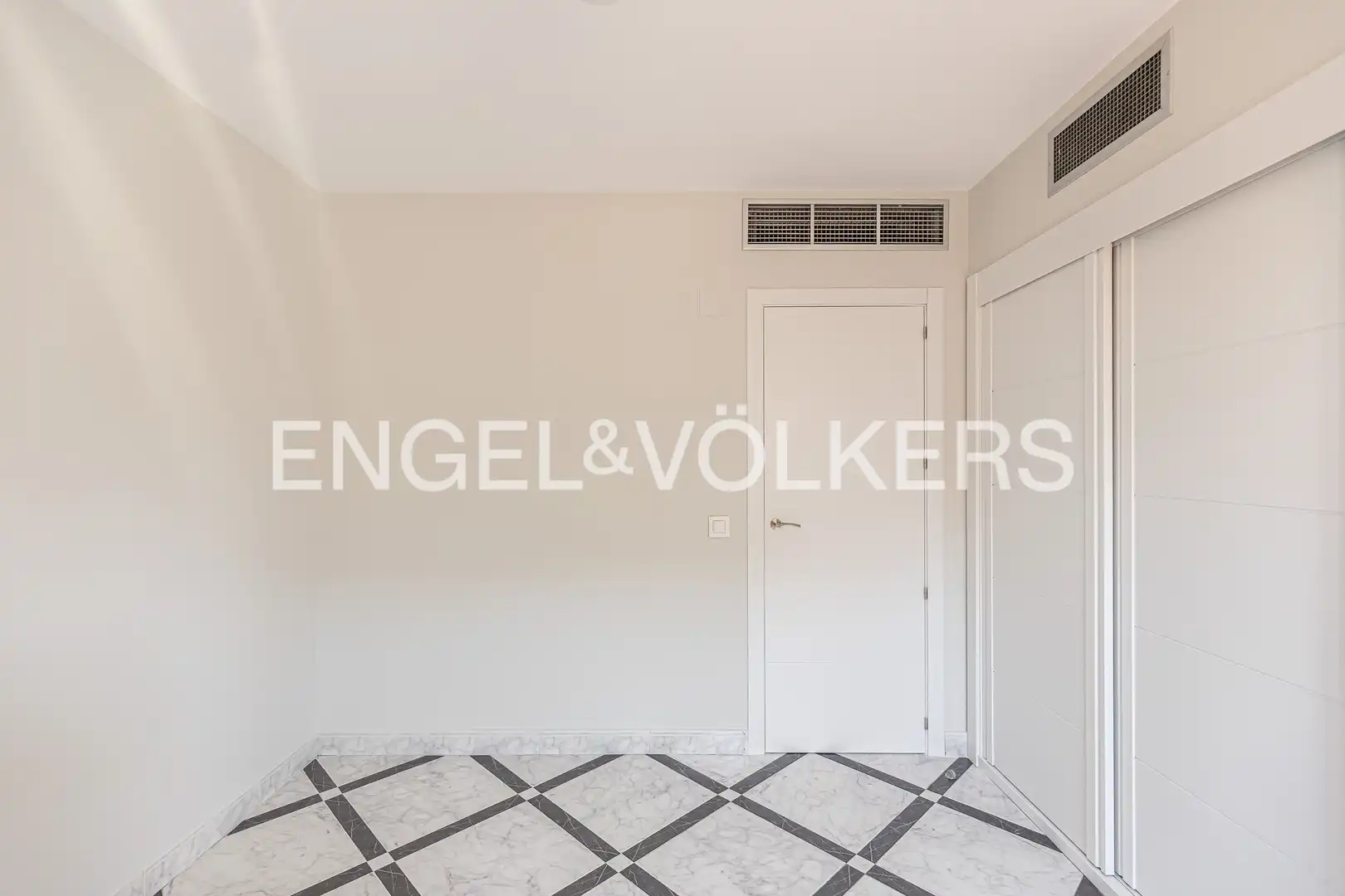 Flat for rent in Madrid  with Air Conditioner, Heating and Terrace