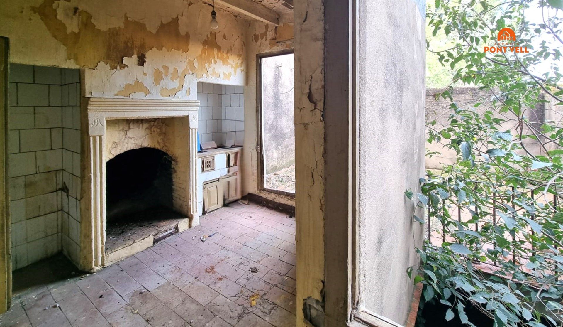 Cuina de Finca rústica en venda en Verges amb Terrassa i Balcó