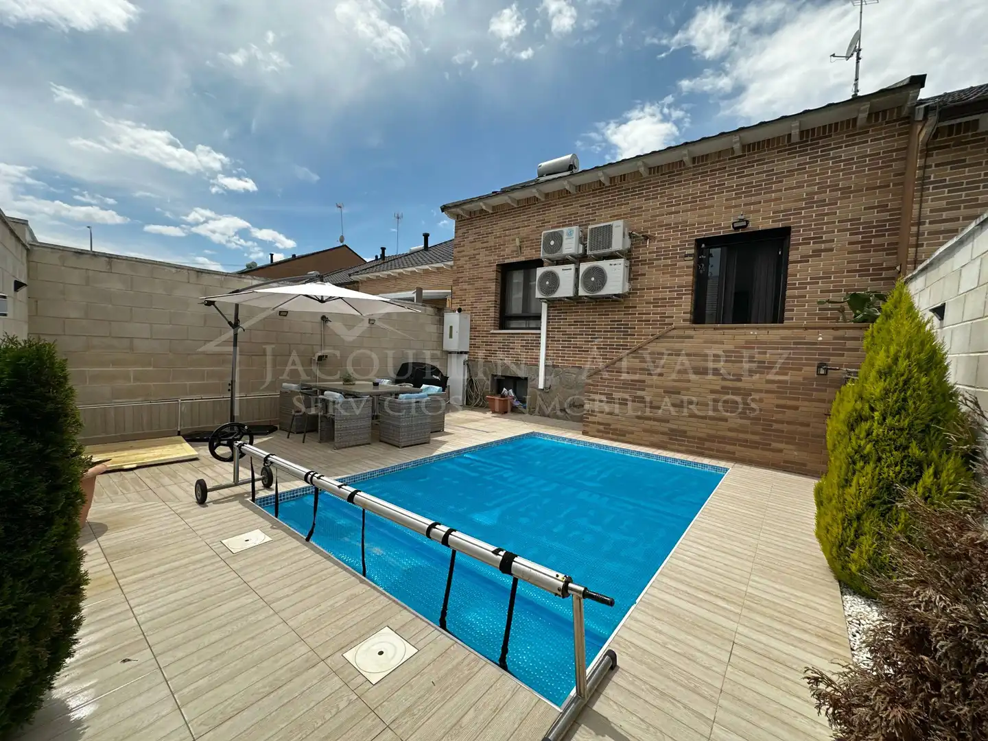 Piscina de Casa adosada en venda en Casarrubuelos amb Aire condicionat, Calefacció i Piscina