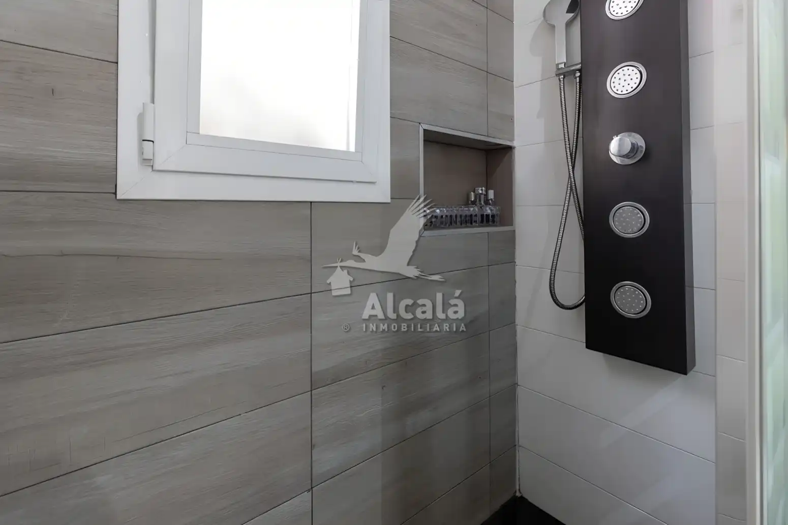 Bany de Pis en venda en Madrid amb Aire condicionat, Calefacció i Terrassa