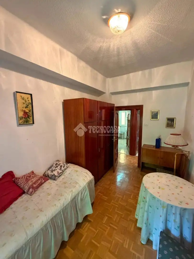 Bedroom of Flat for sale in Madrid