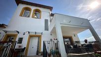 Vista exterior de Casa o xalet en venda en Sevilla la Nueva amb Aire condicionat, Terrassa i Piscina