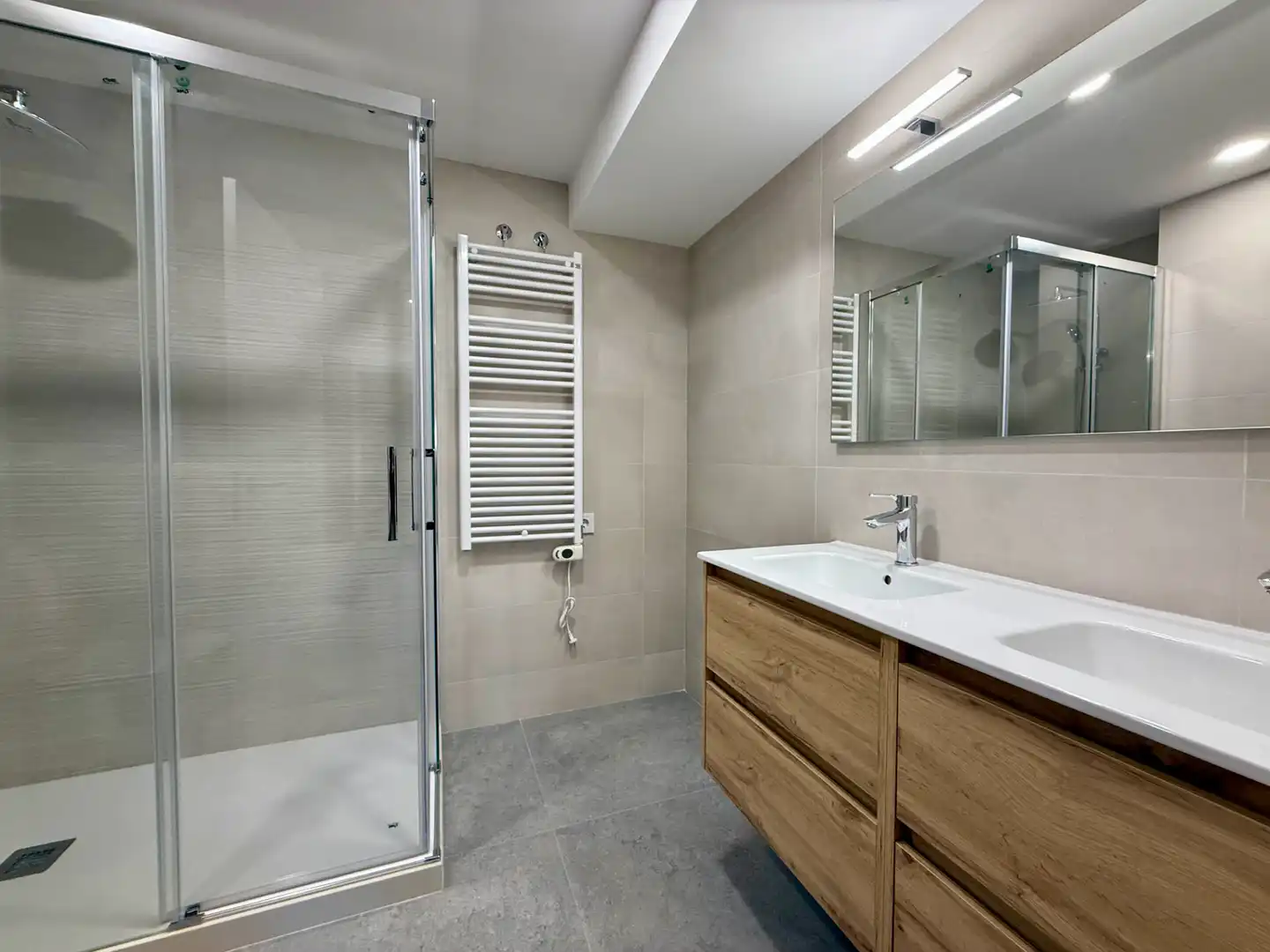 Baño de Piso de alquiler en Castellar del Vallès con Aire acondicionado, Calefacción y Balcón