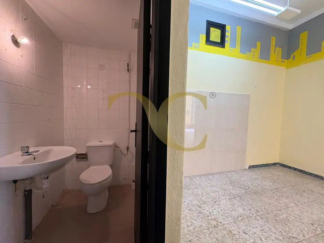 Bany de Local de lloguer en Gijón 