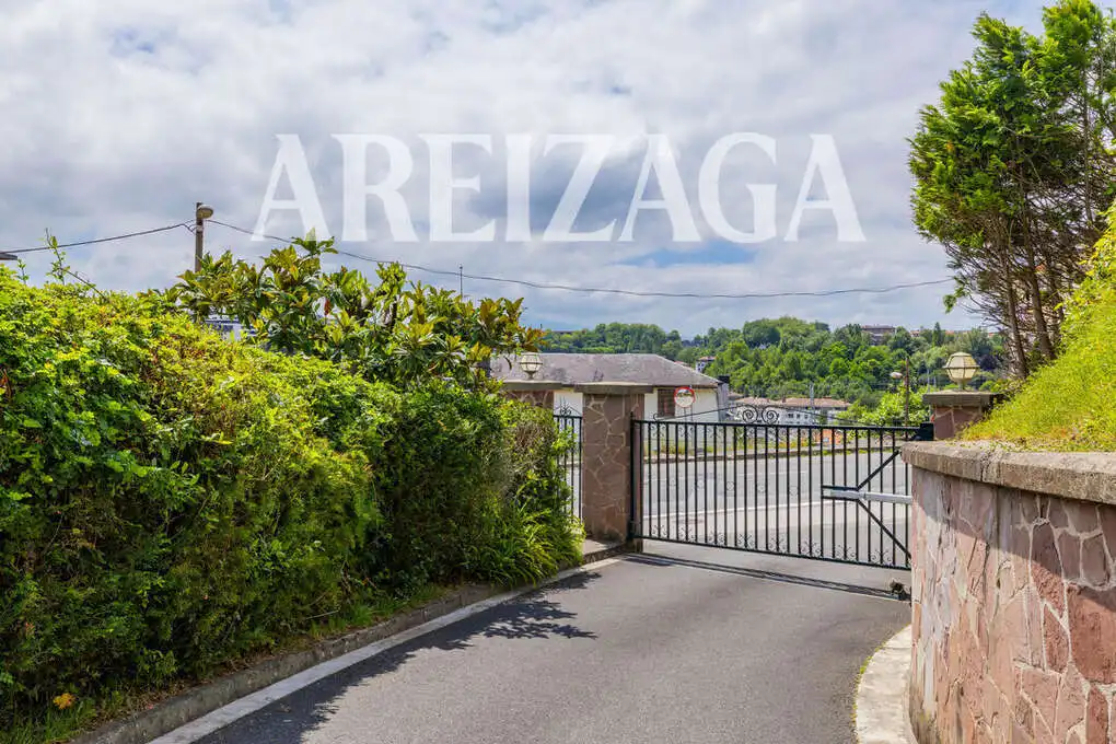 Vista exterior de Casa o chalet en venta en Donostia - San Sebastián  con Calefacción, Terraza y Trastero
