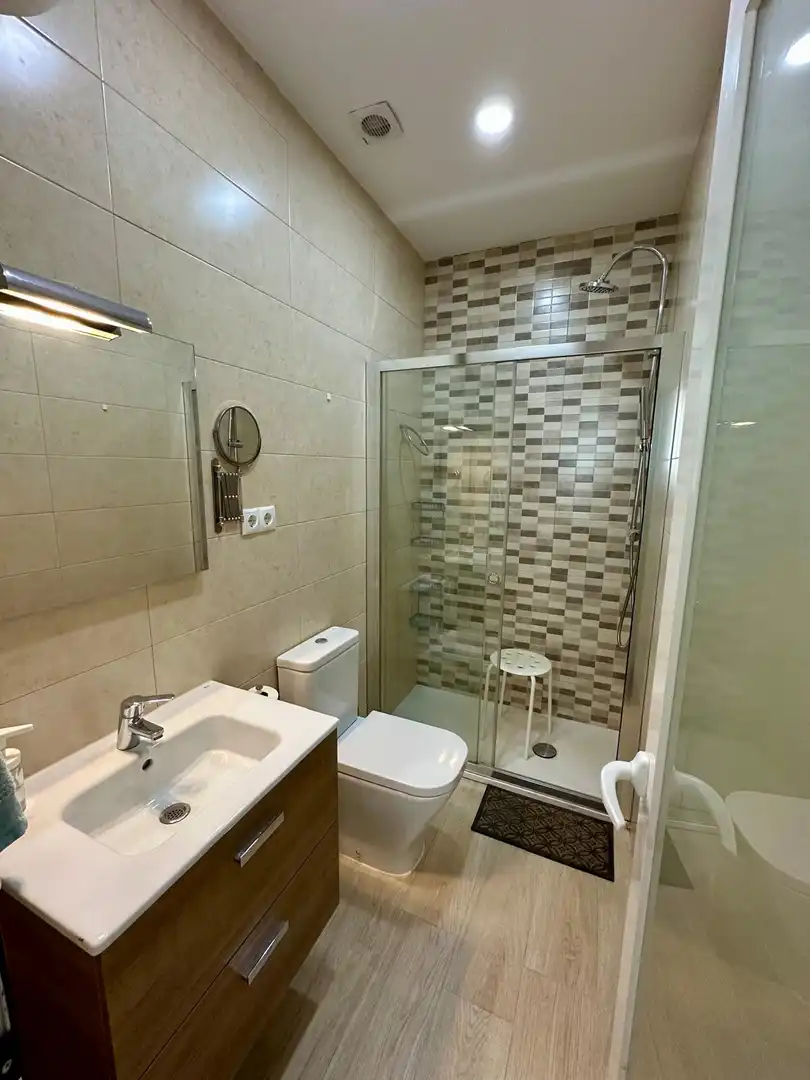 Baño de Piso de alquiler en Madrid con Aire acondicionado y Calefacción