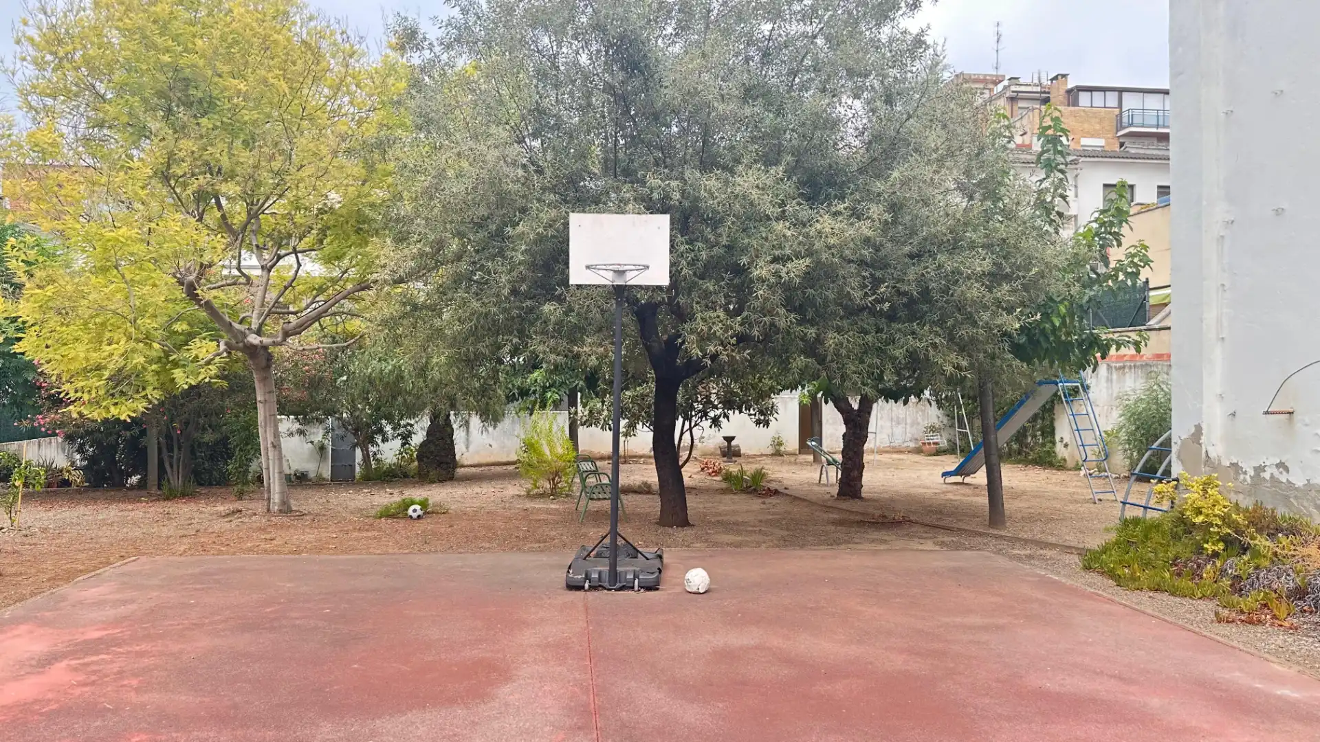 Vista exterior de Piso en venta en Olesa de Montserrat con Calefacción, Terraza y Horno