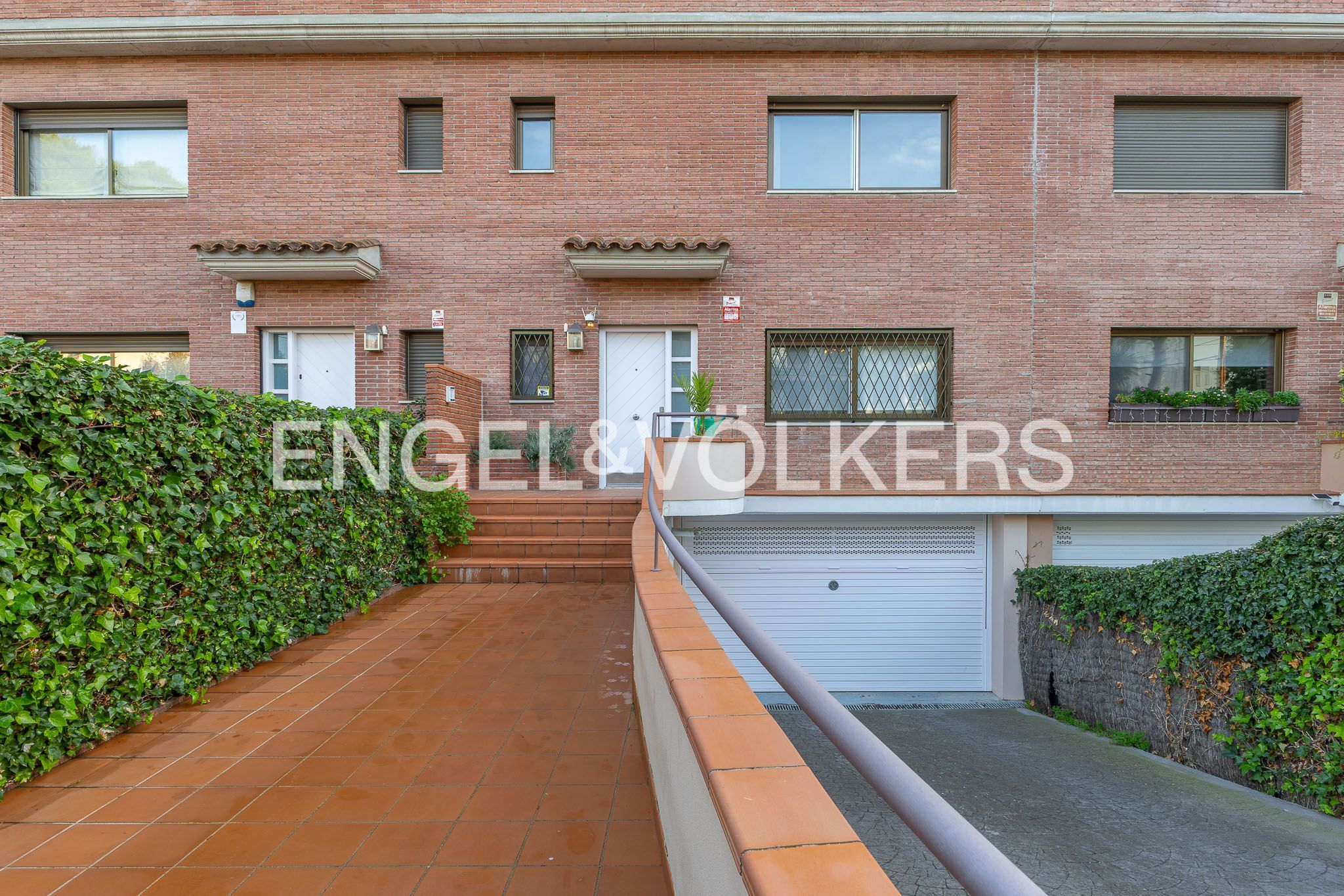 Vista exterior de Casa o xalet en venda en Sitges amb Aire condicionat, Calefacció i Jardí privat