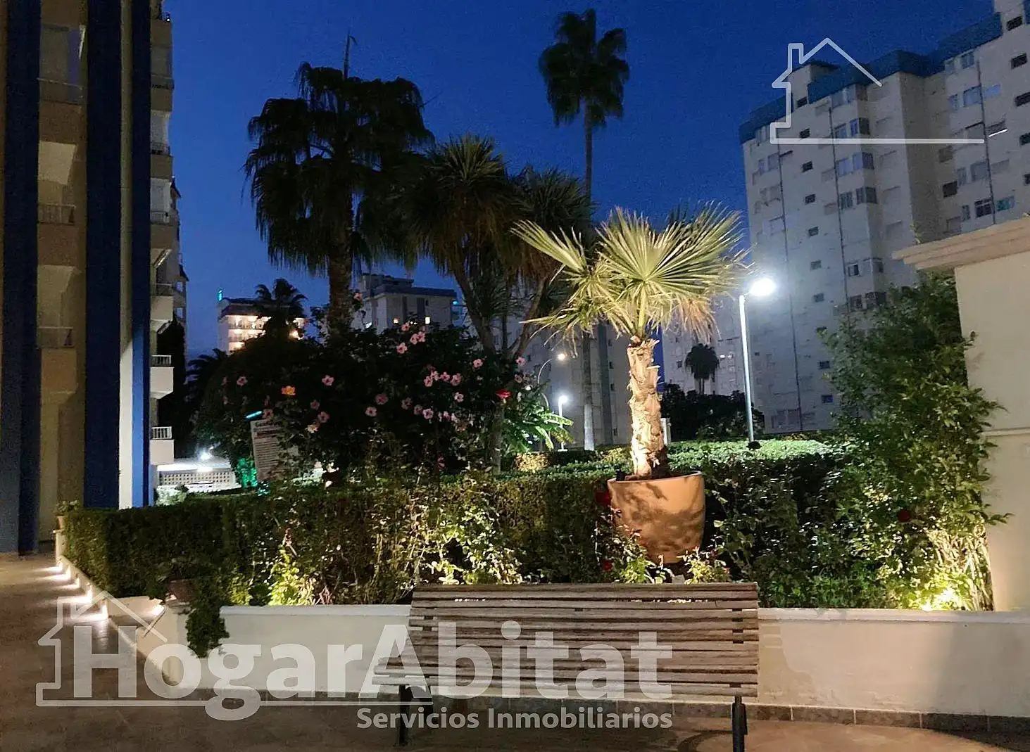 Außenansicht von Wohnung zum Verkauf in Gandia mit Klimaanlage, Privatgarten und Gemeinschaftspool