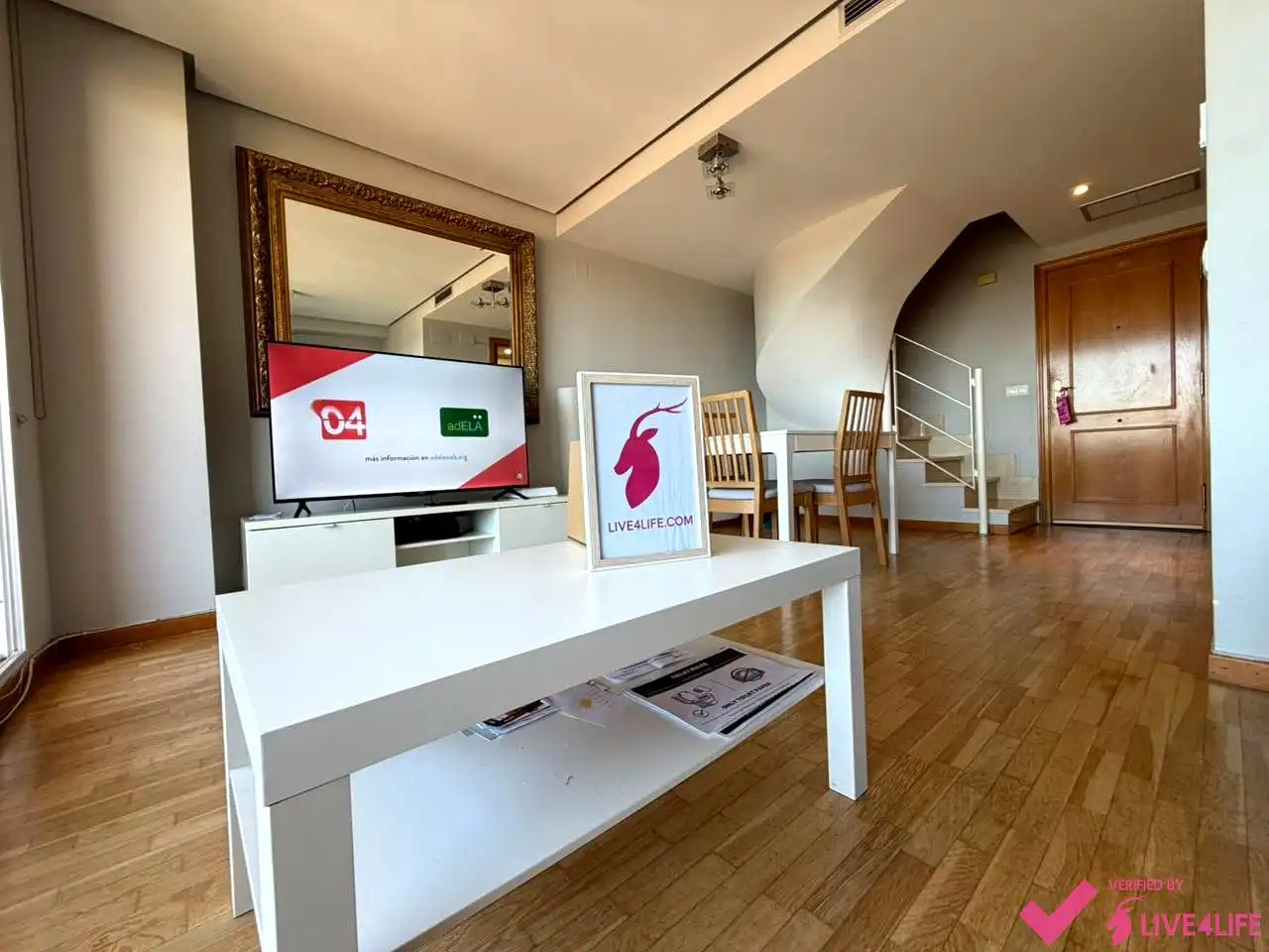 Sala d'estar de Pis de lloguer en Valencia amb Moblat i Balcó