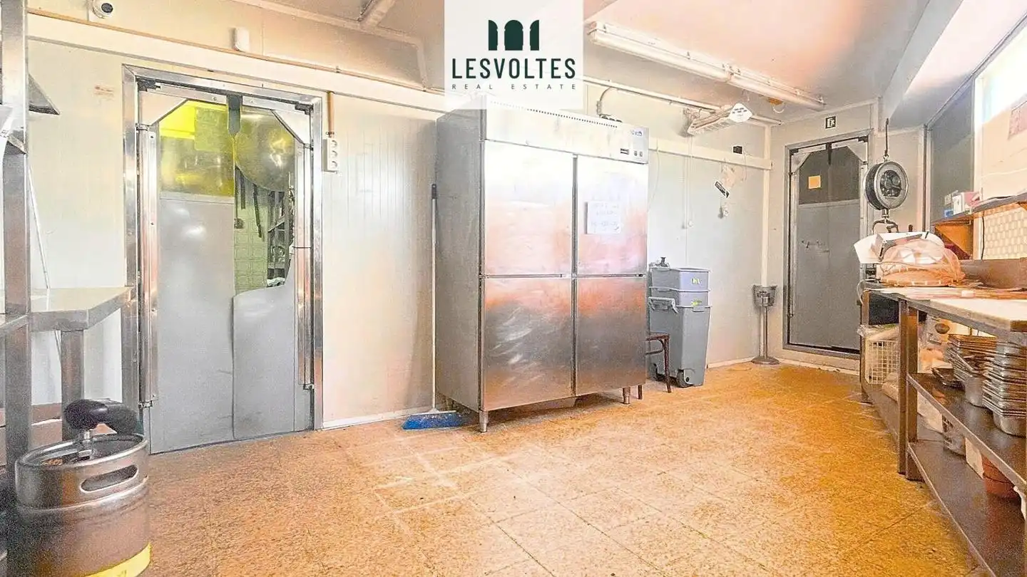 Cuina de Local en venda en Palafrugell amb Aire condicionat i Moblat