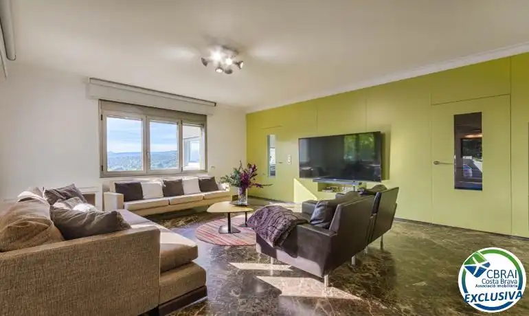 Sala d'estar de Casa o xalet en venda en La Jonquera amb Aire condicionat, Calefacció i Jardí privat