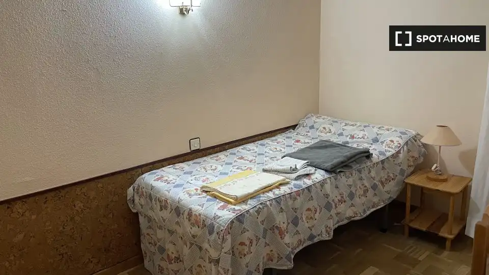 Habitación de Piso para compartir en Leganés con Aire acondicionado, Calefacción y Amueblado