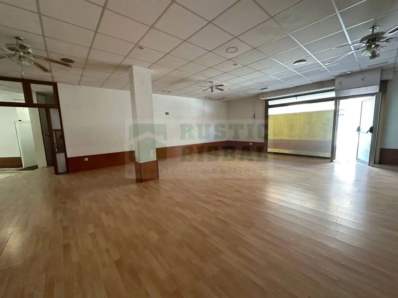 Local comercial de lloguer a La Bisbal d'Empordà, imagen 4