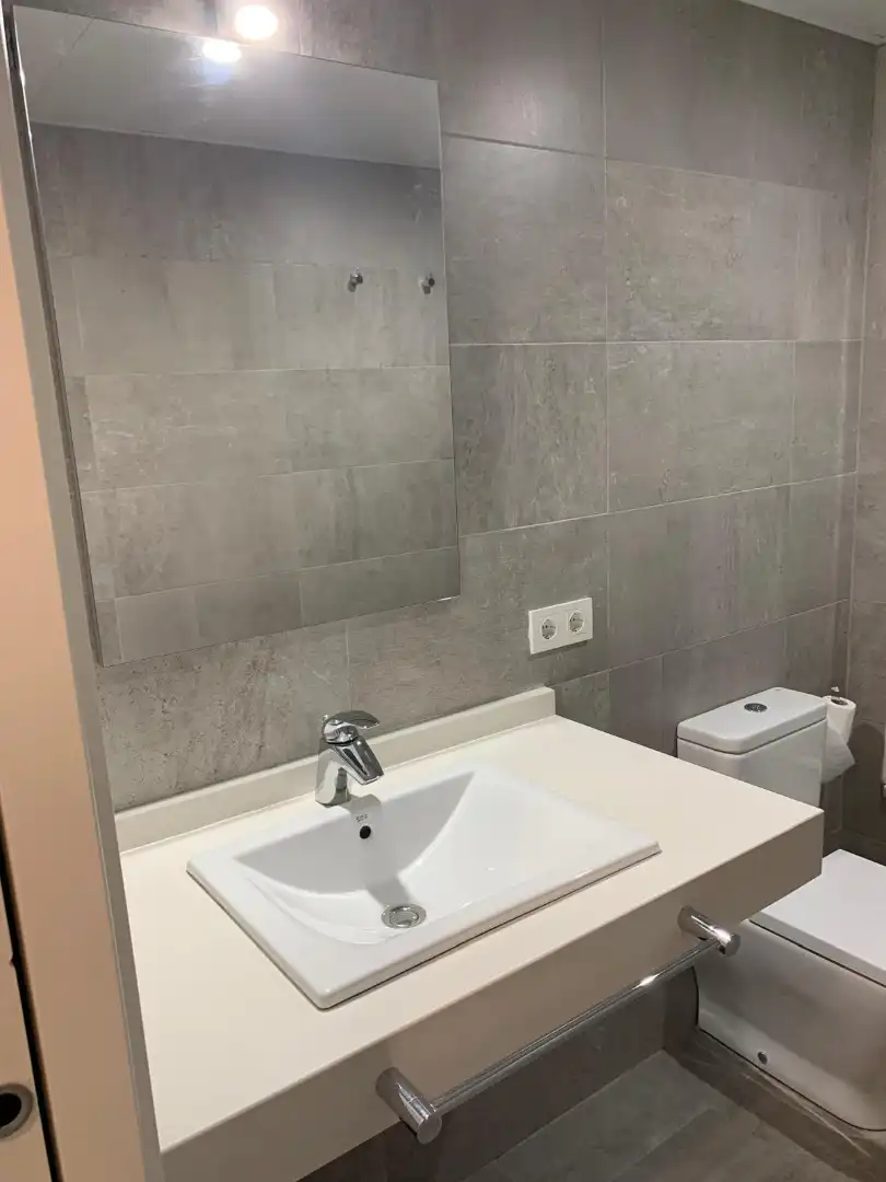 Baño de Ático de alquiler en Córdoba con Aire acondicionado, Terraza y Trastero