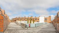 Vista exterior de Casa adosada en venda en Boadilla del Monte amb Terrassa i Piscina comunitària