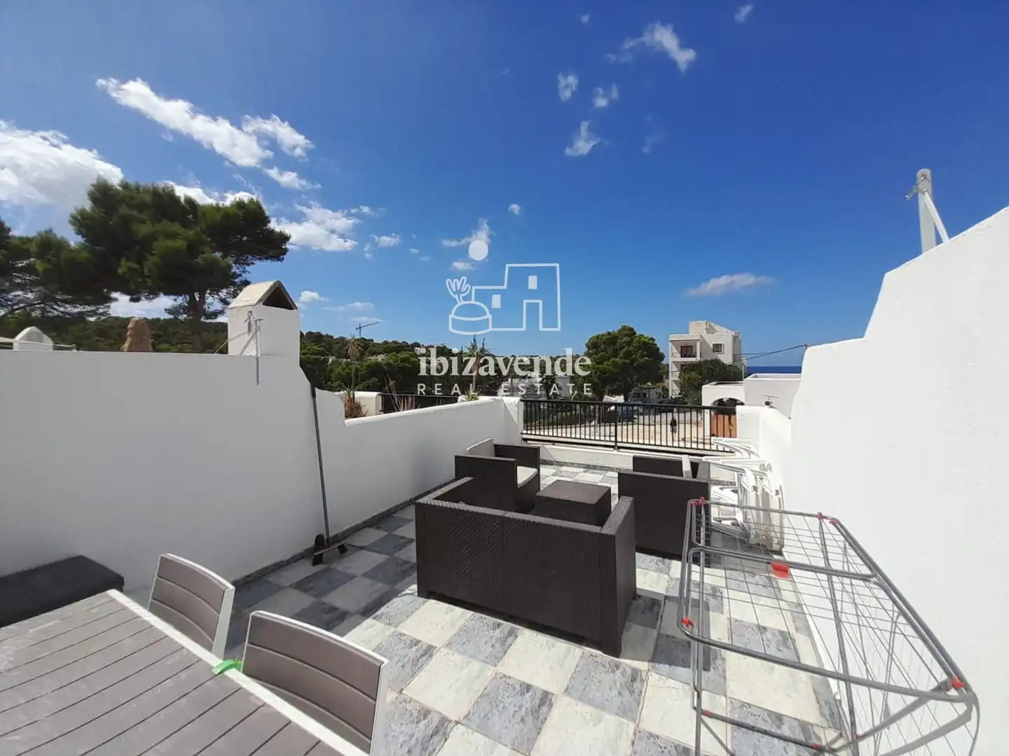 Außenansicht von Wohnung zur Miete in Sant Joan de Labritja mit Klimaanlage, Terrasse und Schwimmbad