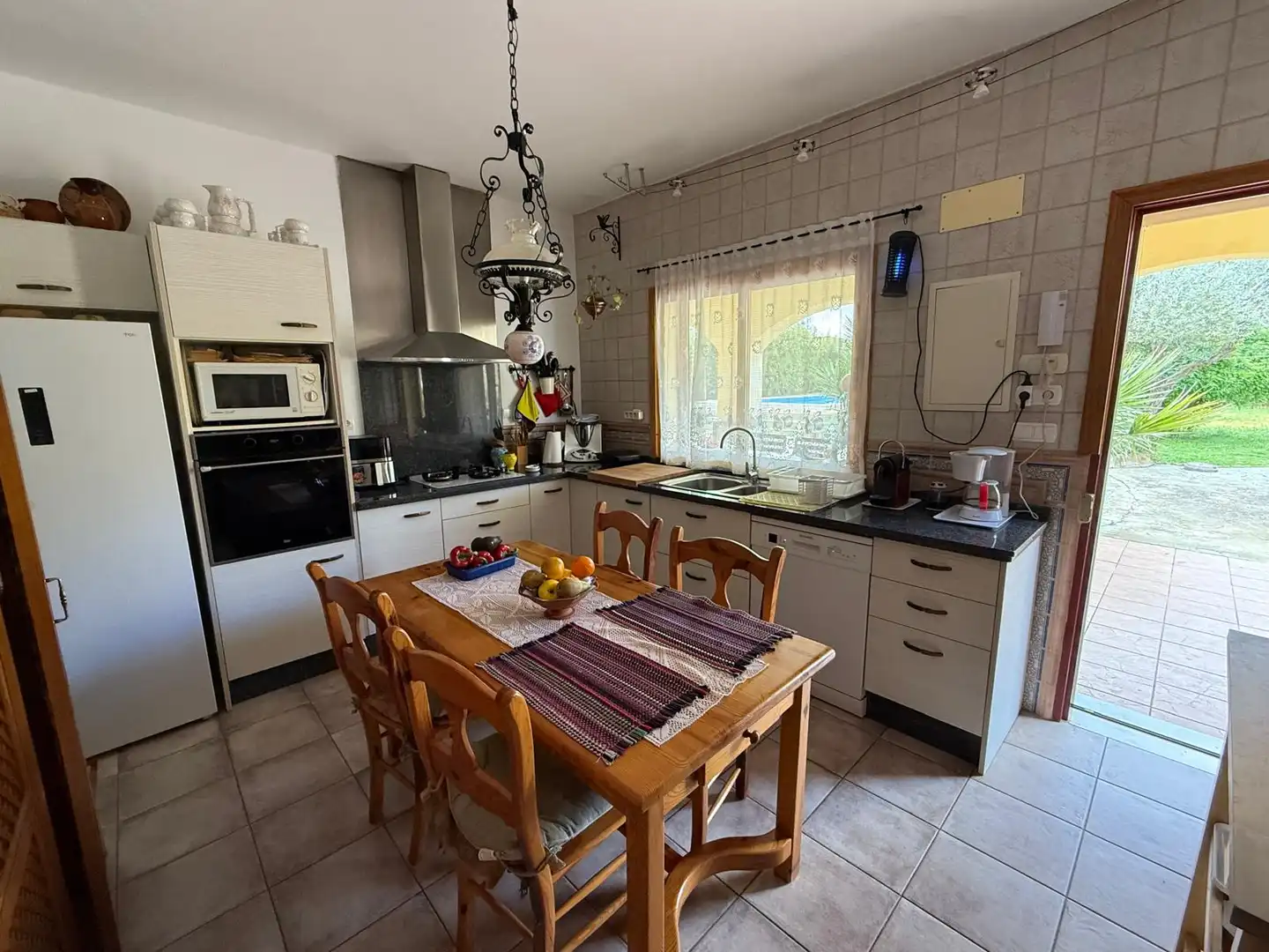 Cocina de Casa o chalet en venta en Alcalá de Guadaira con Aire acondicionado, Calefacción y Jardín privado