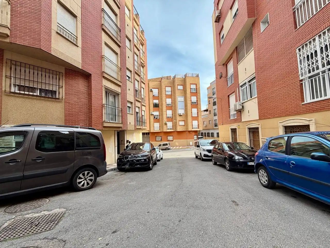 Außenansicht von Wohnung zum Verkauf in Adra mit Terrasse und Abstellraum