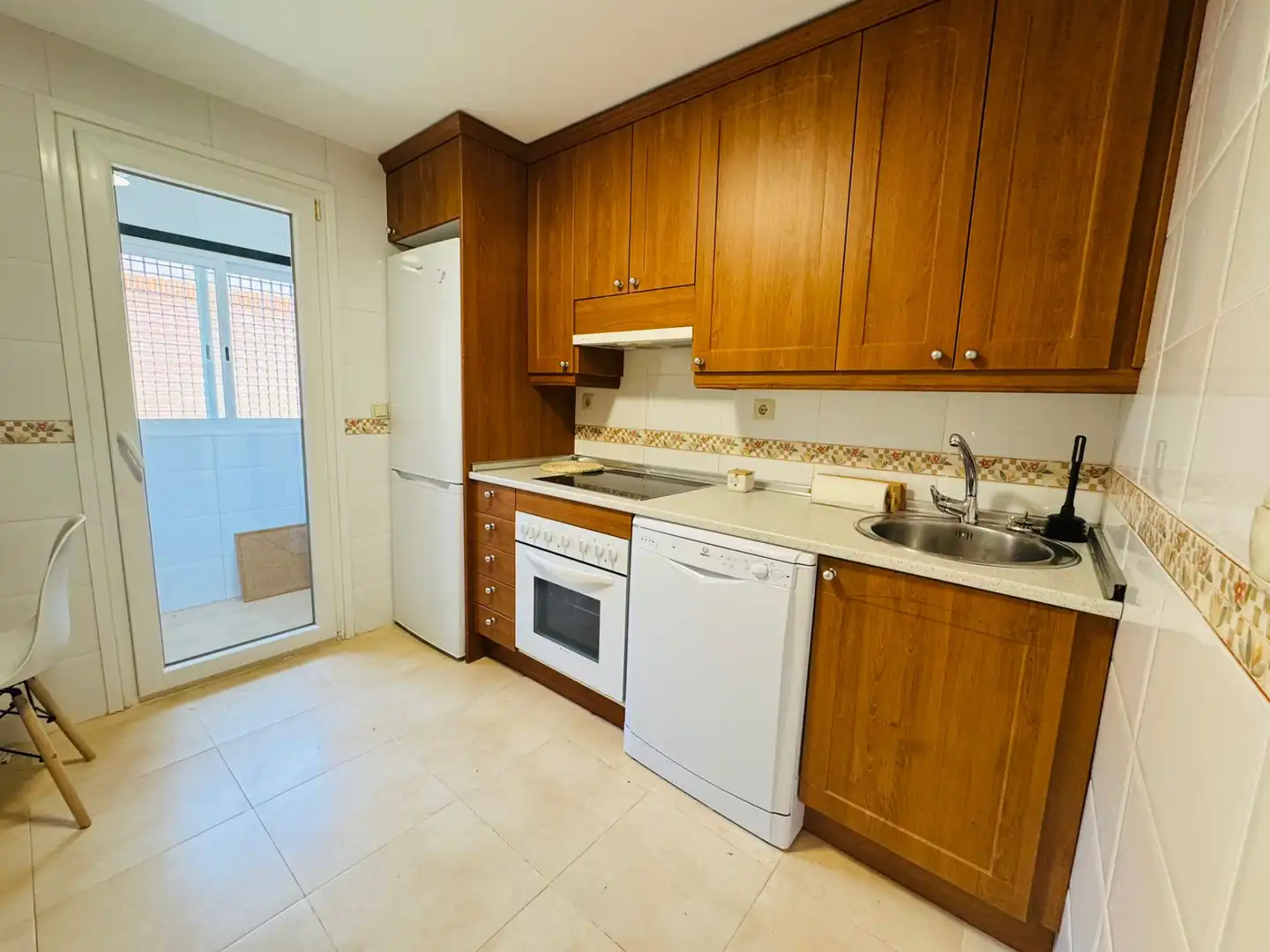 Kitchen of Duplexes for rent in Sevilla la Nueva  with Air Conditioner, Heating and Storage room