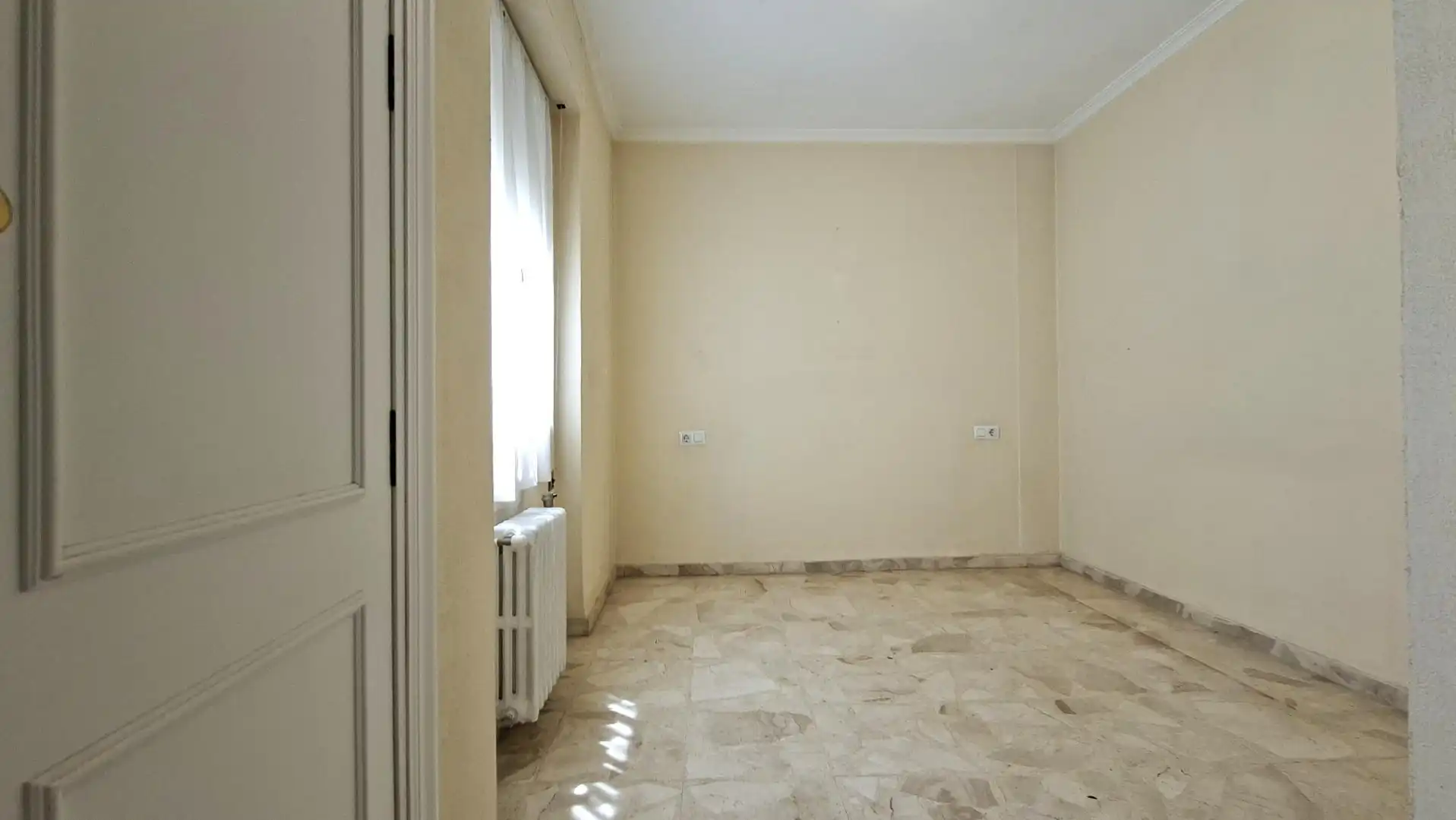 Bedroom of Attic for sale in Sevilla  with Air Conditioner, Terrace and Alarm