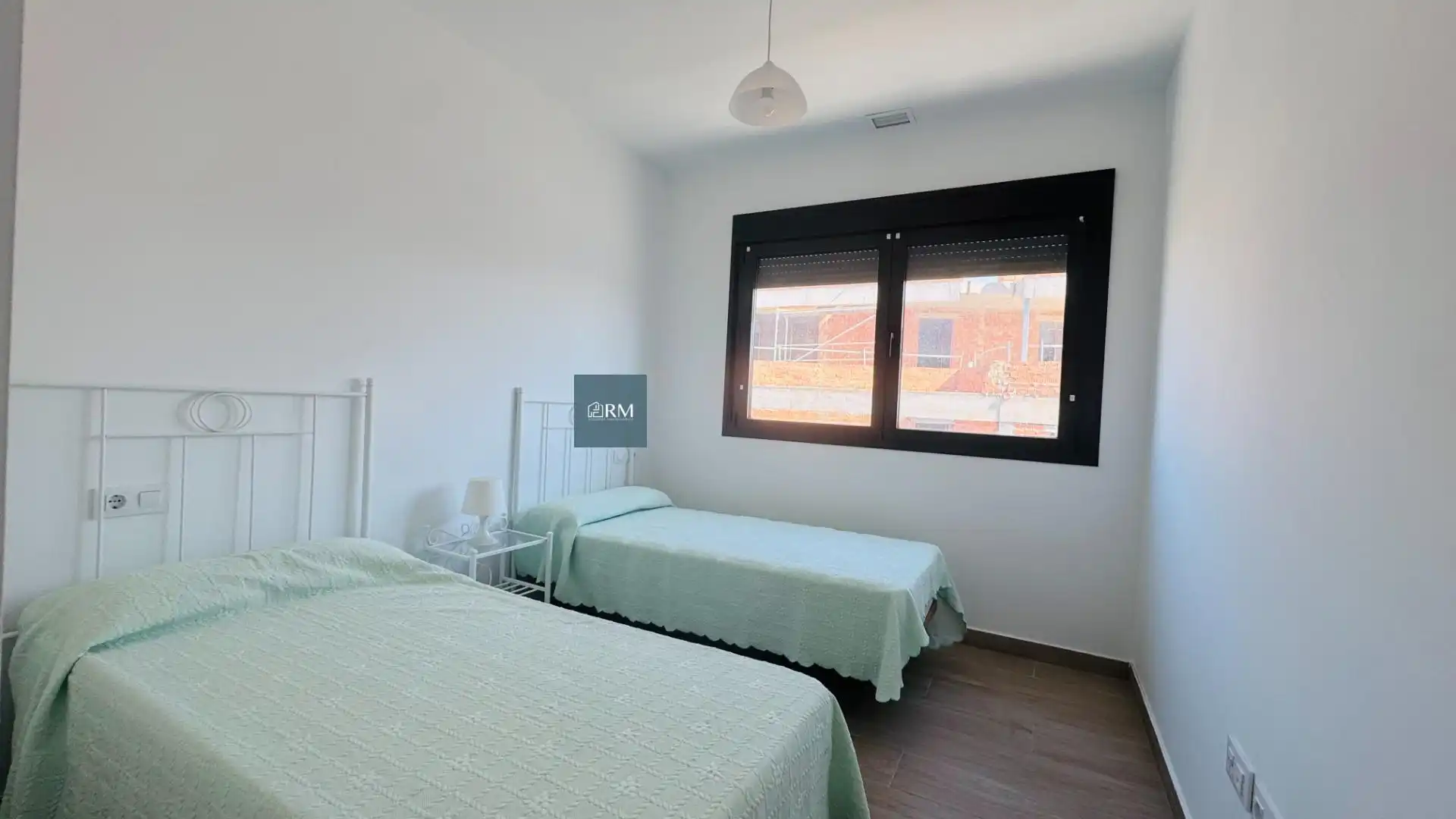 Dormitori de Pis de lloguer en Sanlúcar de Barrameda amb Aire condicionat, Terrassa i Moblat