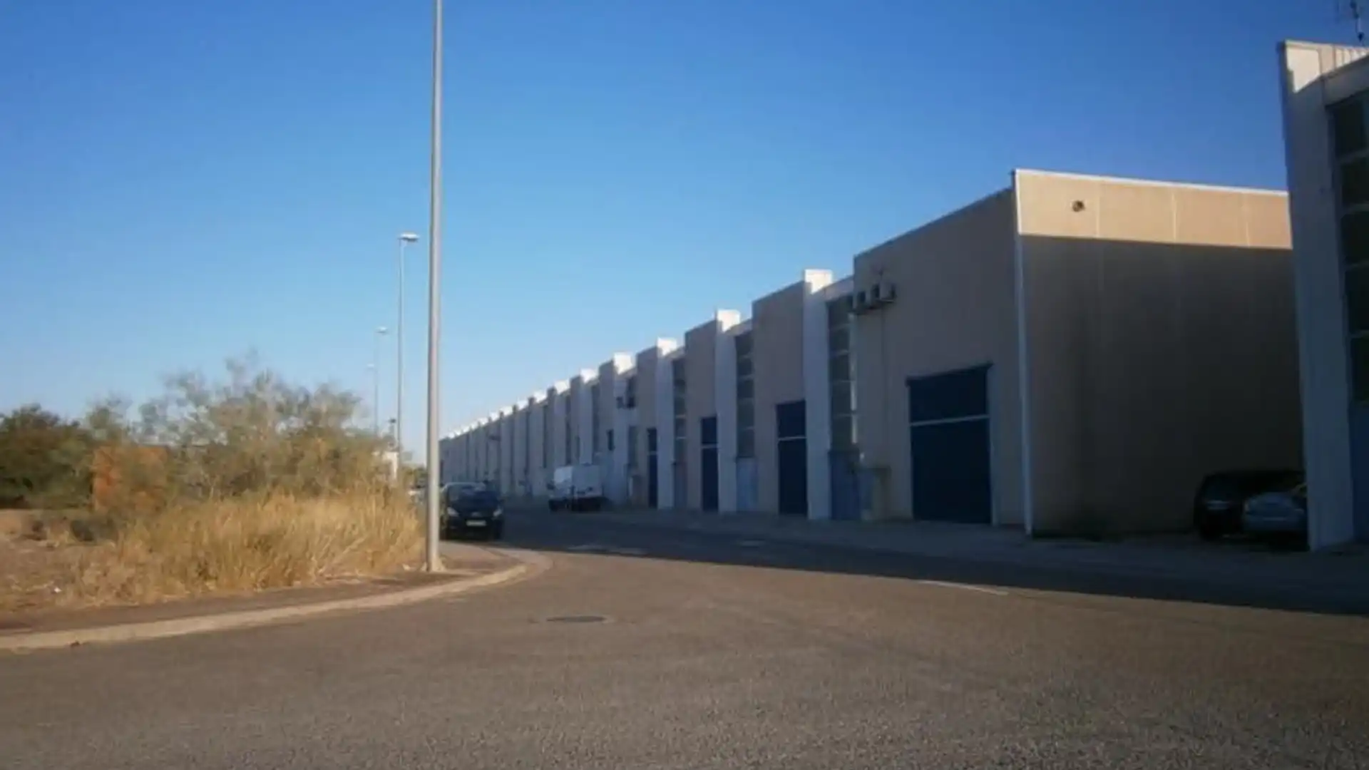 Vista exterior de Nave industrial en venta en Pinseque