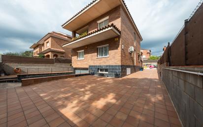 Vista exterior de Casa o xalet en venda en Viladecans amb Aire condicionat i Terrassa