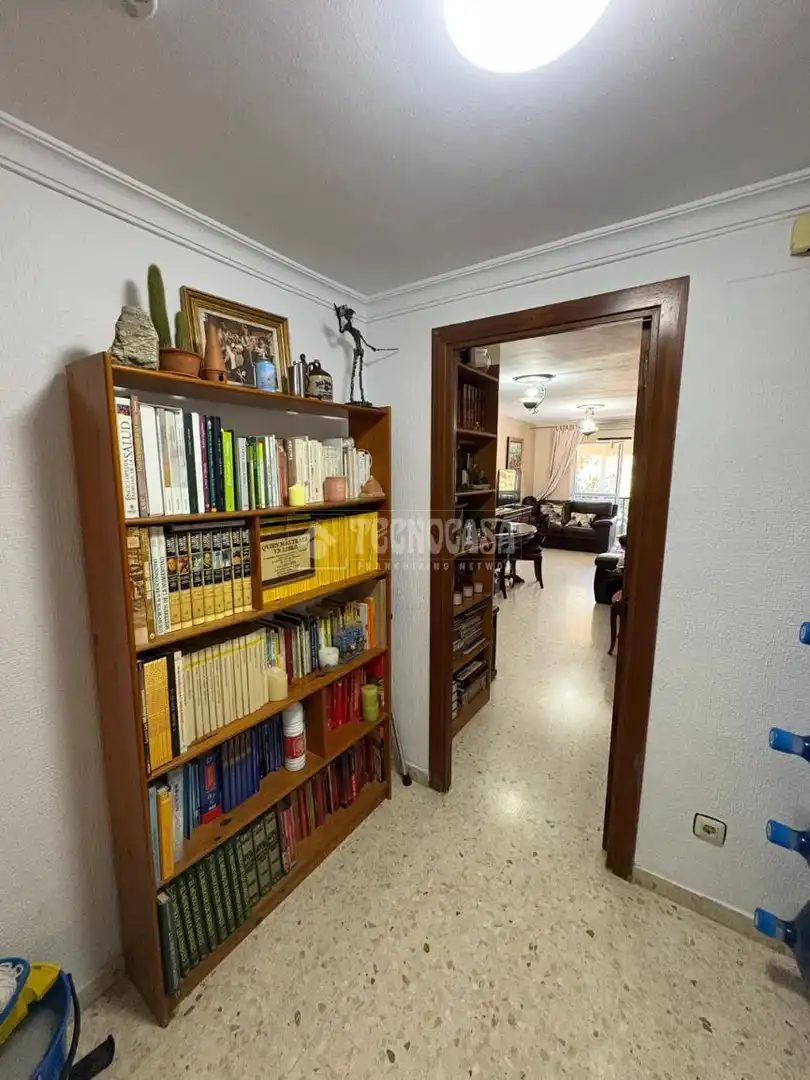 Wohnung zum Verkauf in La Rinconada mit Klimaanlage und Heizung