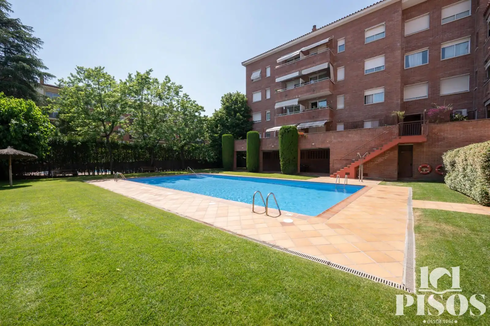 Swimming pool of Flat for sale in Sant Cugat del Vallès  with Heating, Terrace and Storage room