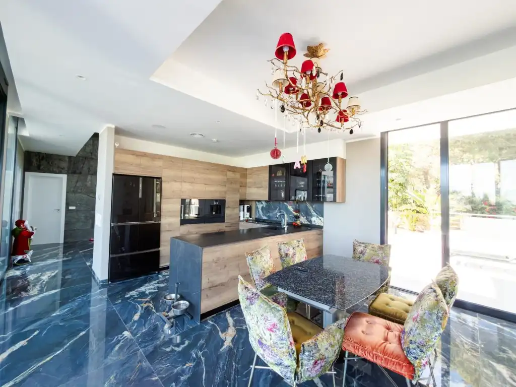 House with pool for sale in Avenida de las Colinas, imagen 6