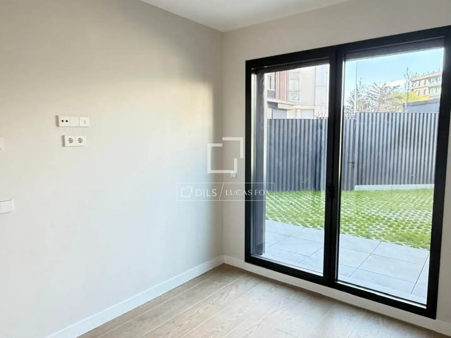 Bedroom of Flat for rent in Madrid  with Air Conditioner and Private garden