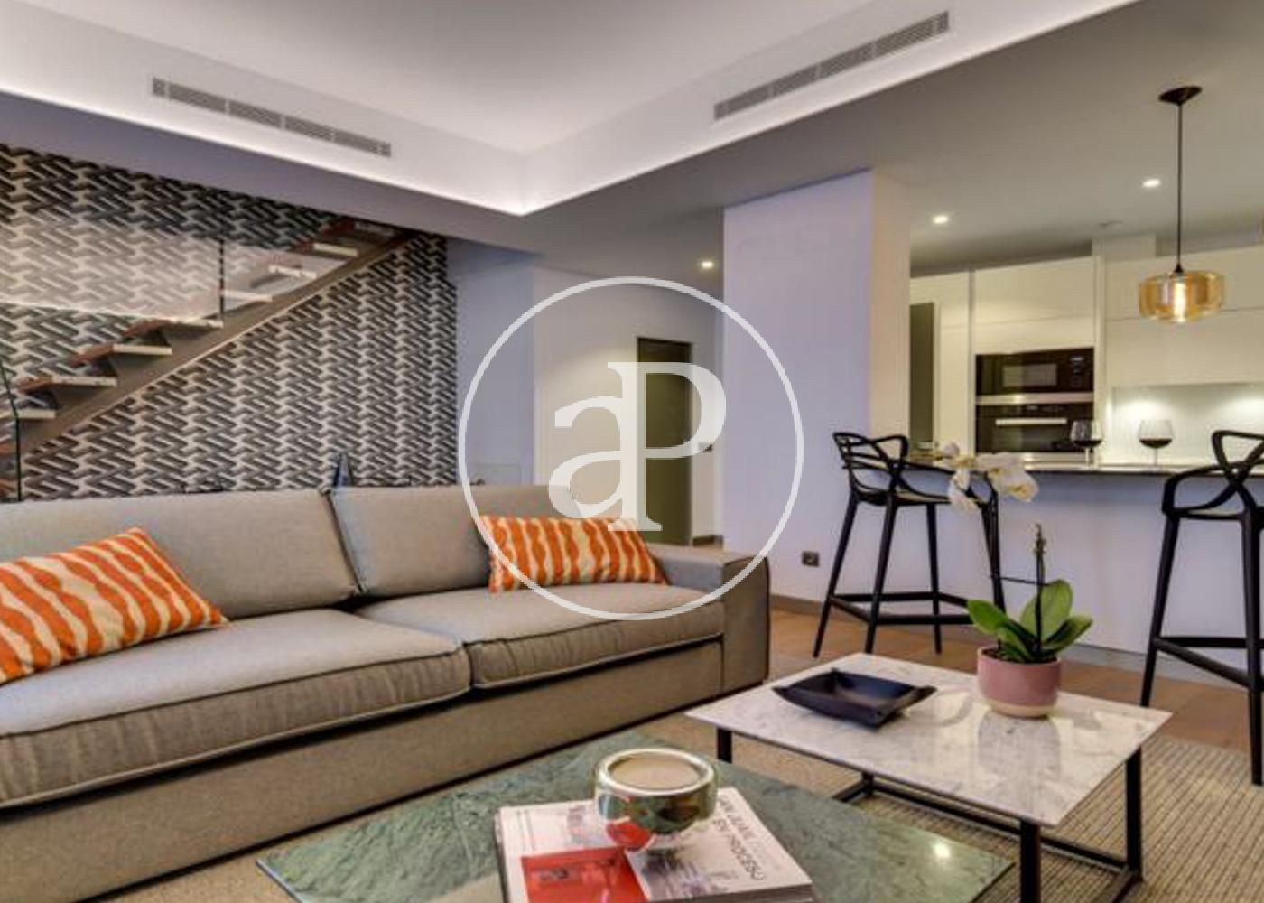 Sala d'estar de Dúplex de lloguer en  Madrid Capital amb Aire condicionat, Calefacció i Moblat