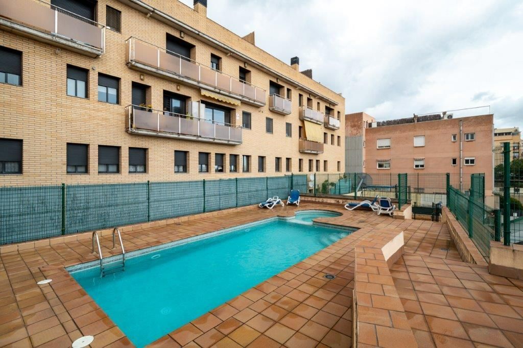 Swimming pool of Flat for sale in Santa Coloma de Gramenet  with Air Conditioner, Heating and Storage room