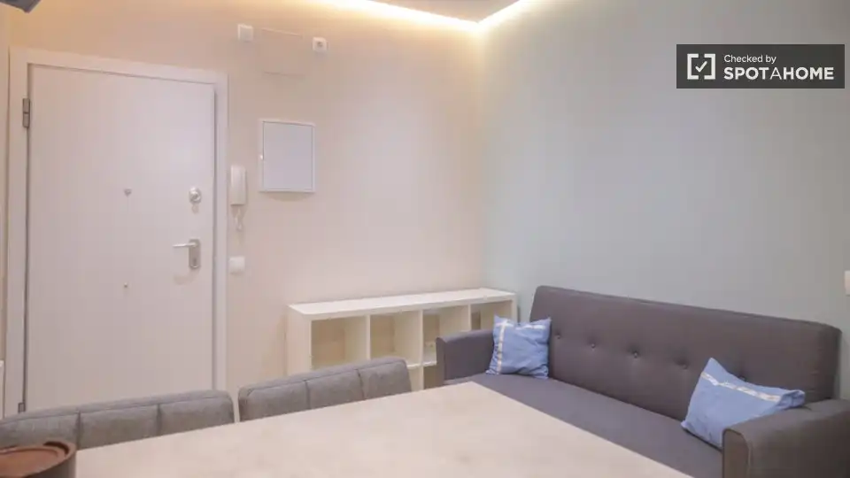 Living room of Flat for rent in Madrid  with Air Conditioner, Heating and Furnished