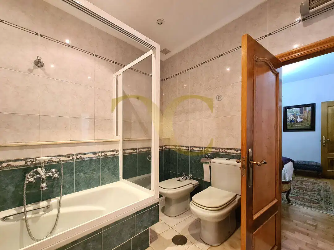 Baño de Piso en venta en Ribadesella con Calefacción y Trastero