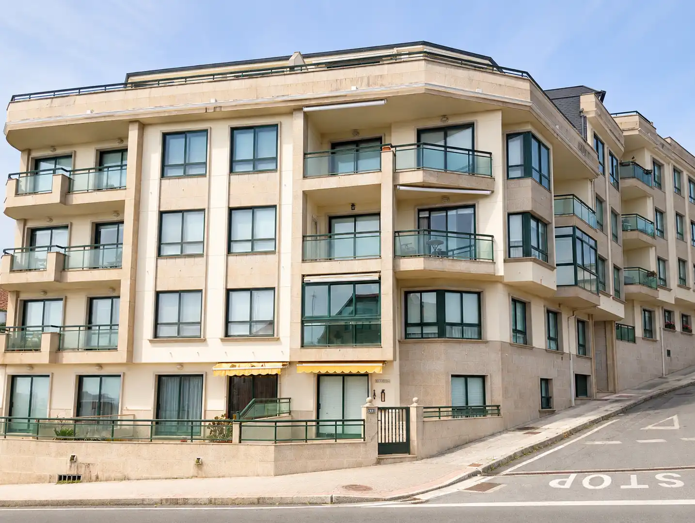 Vista exterior de Apartament en venda en Sanxenxo amb Calefacció, Traster i Moblat