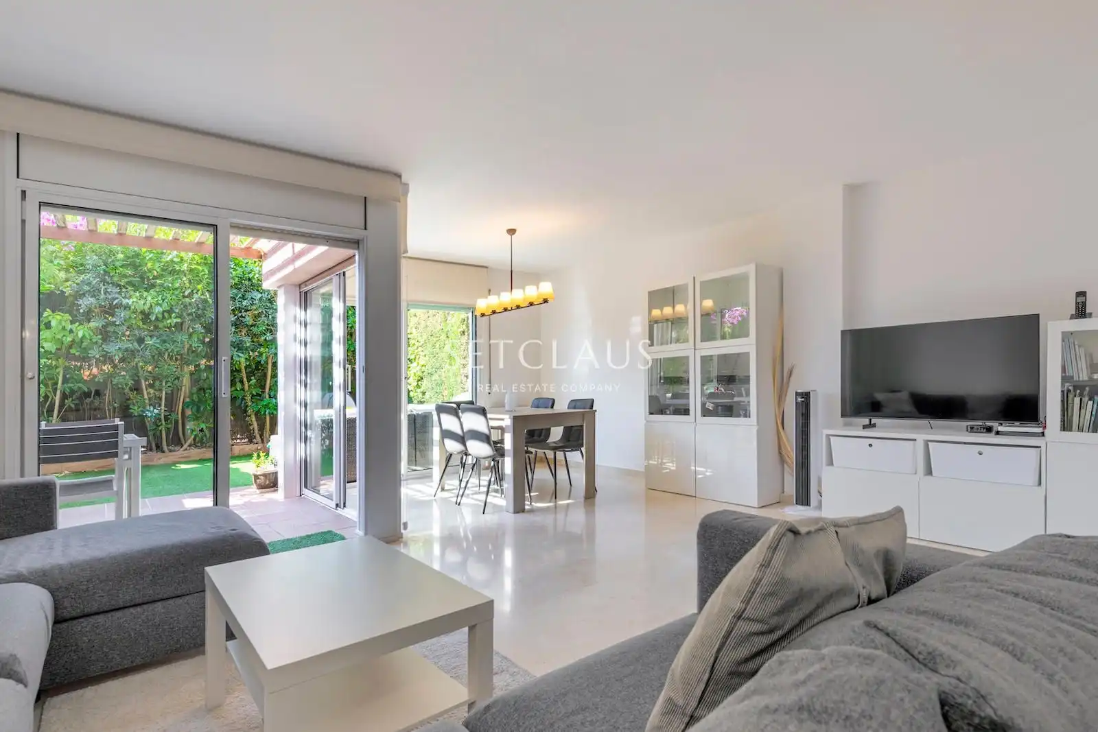 Sala d'estar de Casa adosada en venda en Premià de Dalt amb Aire condicionat, Calefacció i Jardí privat
