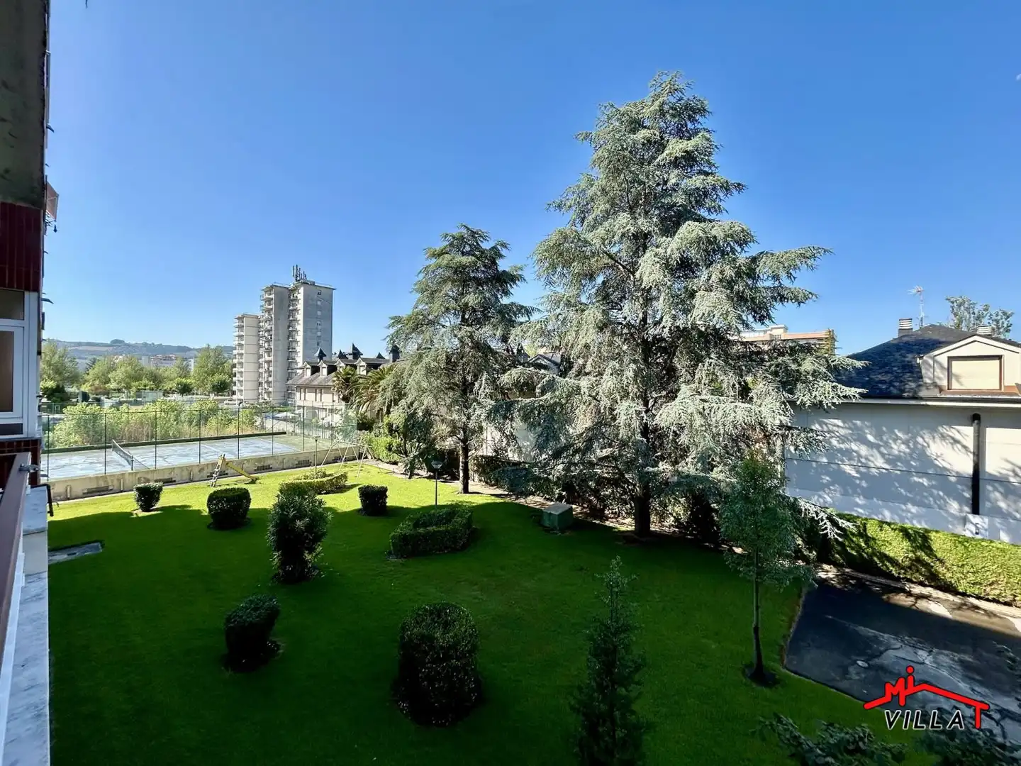 Außenansicht von Wohnung zum Verkauf in Laredo mit Heizung und Terrasse