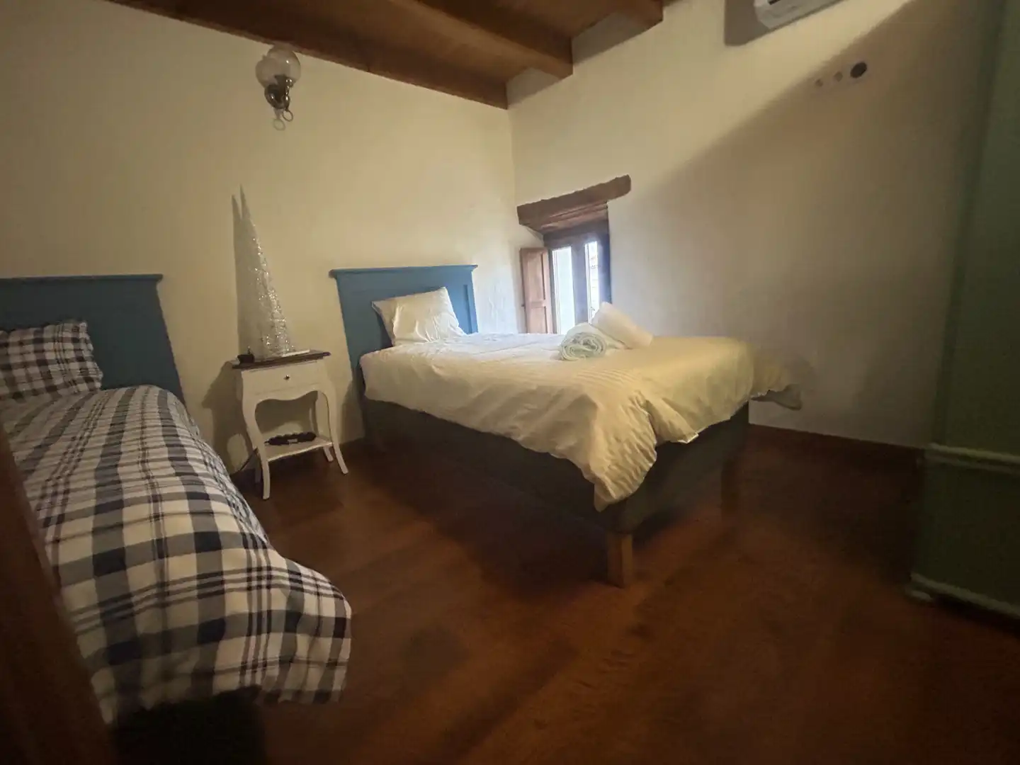 Dormitori de Casa adosada en venda en Bahabón amb Aire condicionat, Calefacció i Moblat