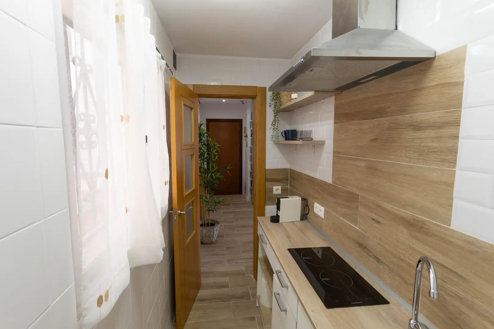 Cocina de Apartamento en venta en Torremolinos con Jardín privado, Terraza y Piscina comunitaria