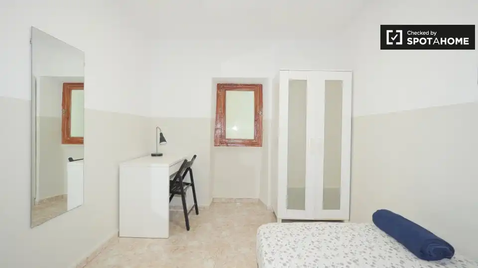 Room in Sant Pere, Sta. Caterina i la Ribera