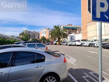 Terrenys i solars en venda a CL FRANCESC LLUNELL 
 ESPLUGUES DE LLOBREGAT (BARCELONA)